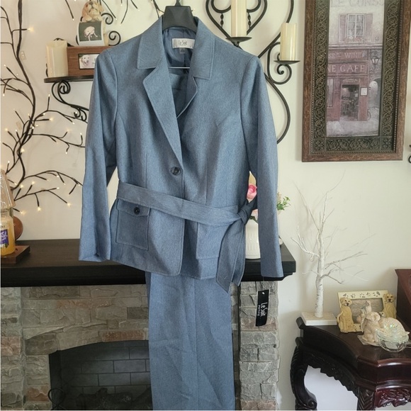 Le Suit 2 Button Belted Safari Jacket & Fly Front Pants 2 Piece Set - Picture 4 of 10